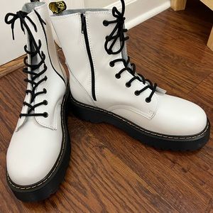 NWOT white Dr. Martens AirWair, size 14